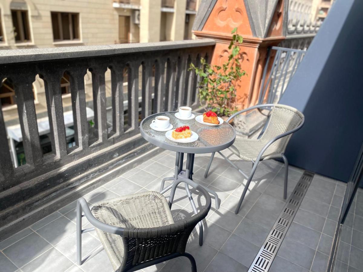 Heart Of Yerevan - City Center Luxury Apartments Екстериор снимка