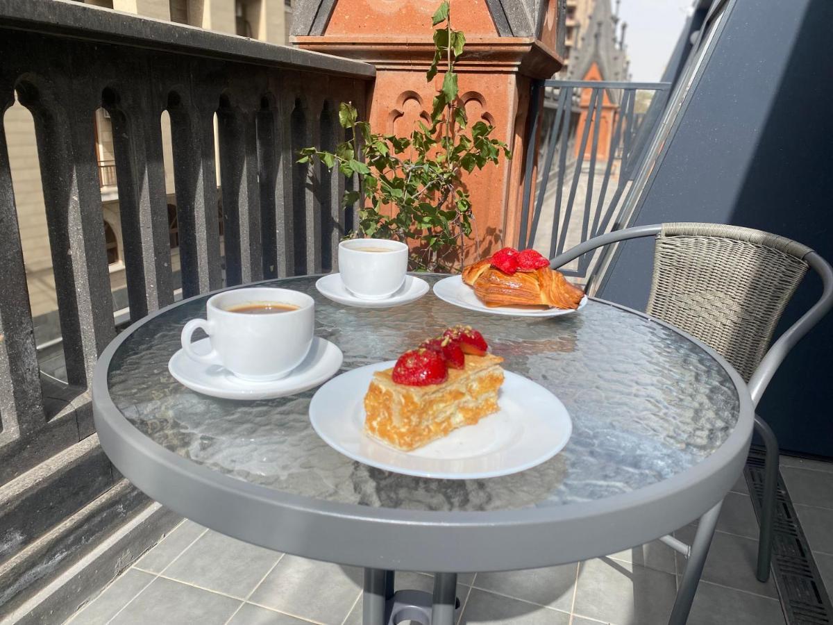 Heart Of Yerevan - City Center Luxury Apartments Екстериор снимка