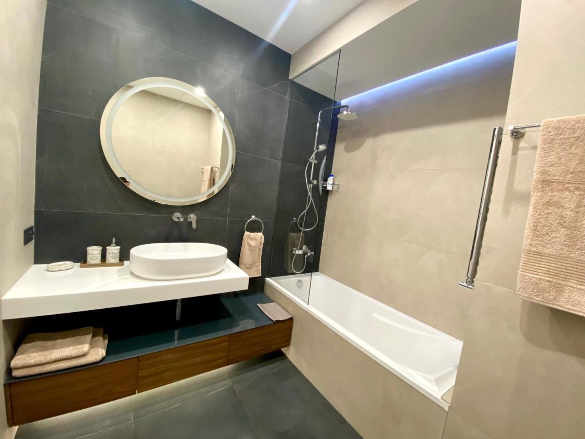 Heart Of Yerevan - City Center Luxury Apartments Екстериор снимка