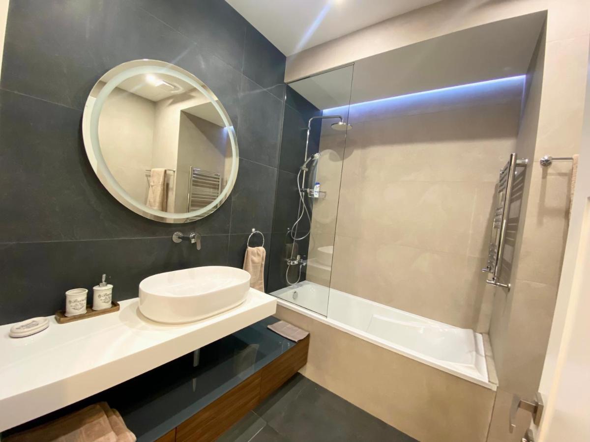 Heart Of Yerevan - City Center Luxury Apartments Екстериор снимка