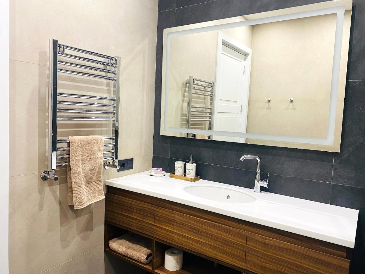 Heart Of Yerevan - City Center Luxury Apartments Екстериор снимка
