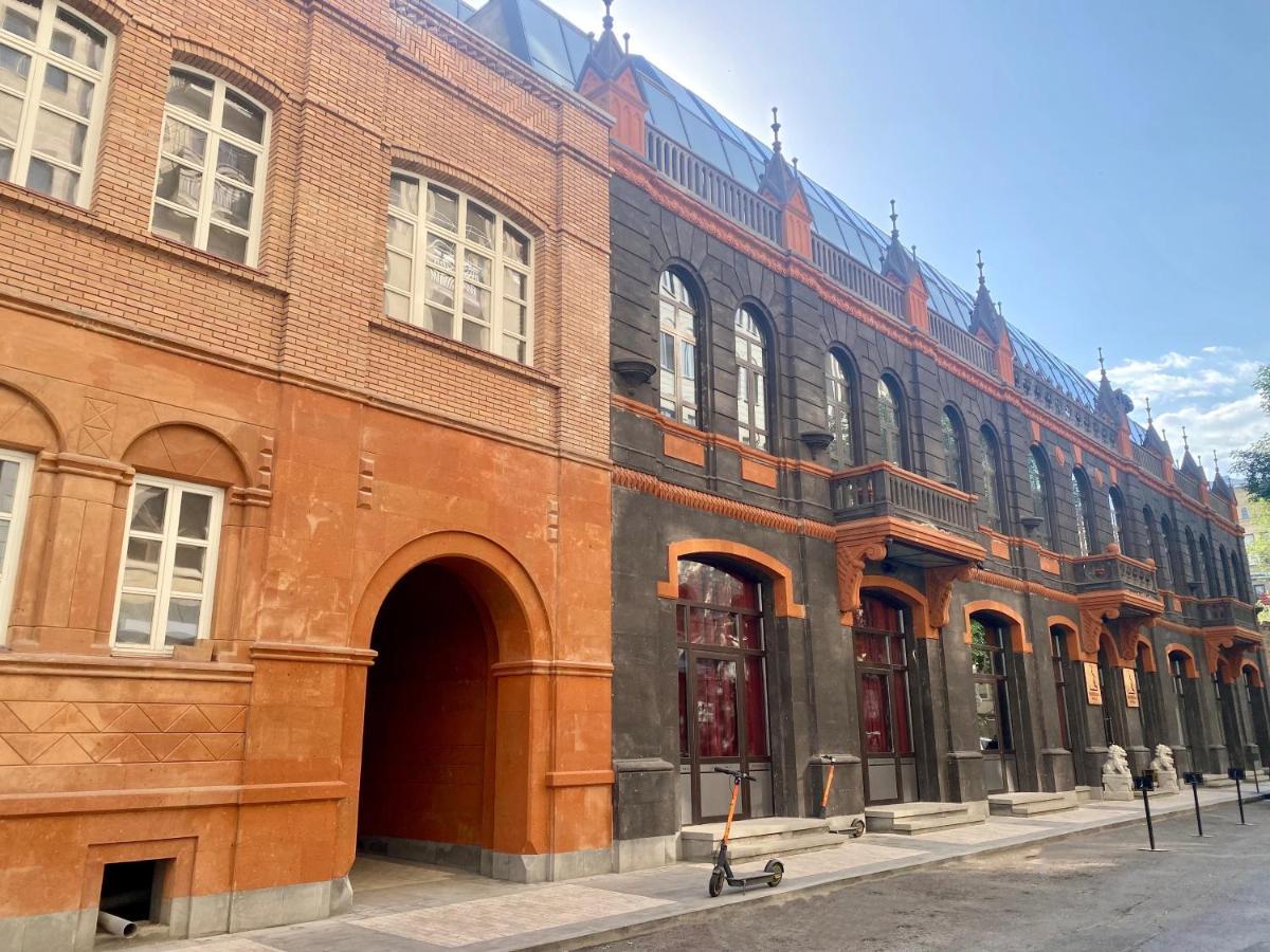 Heart Of Yerevan - City Center Luxury Apartments Екстериор снимка